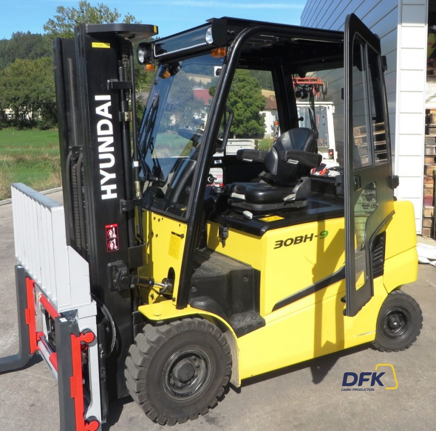 Hyundai 30 BH 9