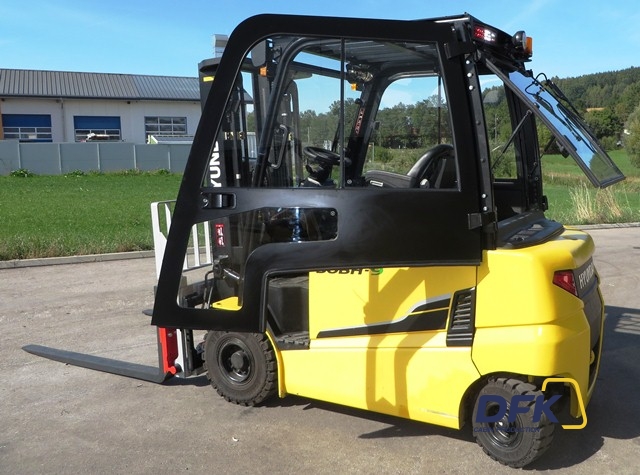 Hyundai 30 BH 9